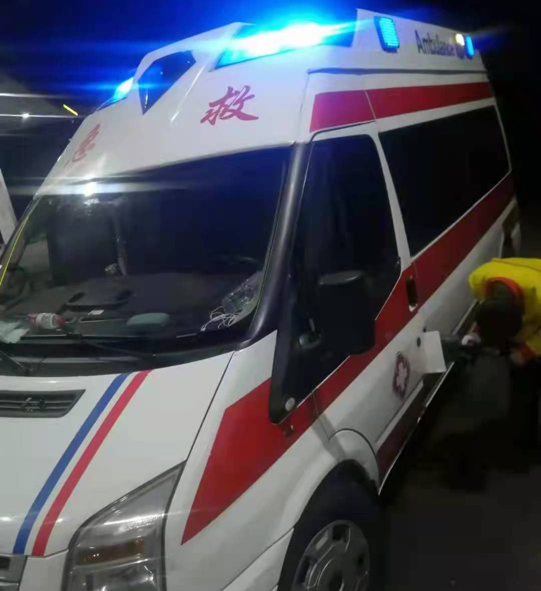 惠东县专业救护车出租